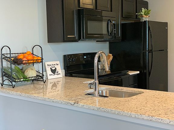 5th image of 140 N Gill St #1