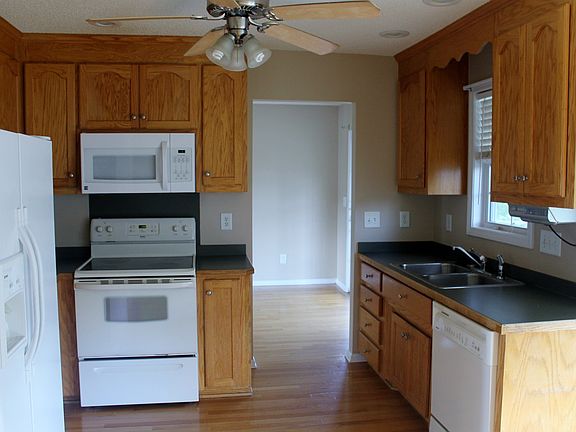 4th image of 724 Summey Farm Dr