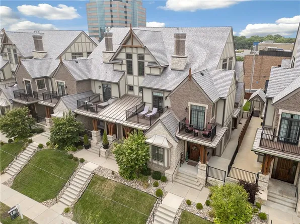 4512 Summit St, Kansas City, MO 64111