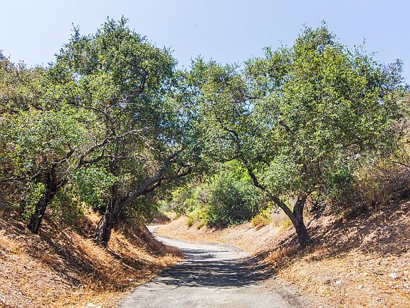 4th image of 14 Mountain Oaks Park