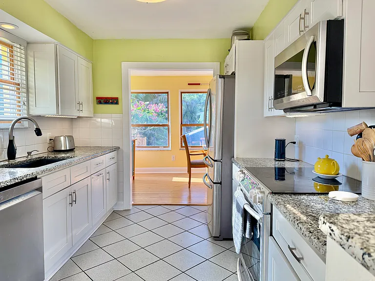 235 20th Ave SE — Photo 9
