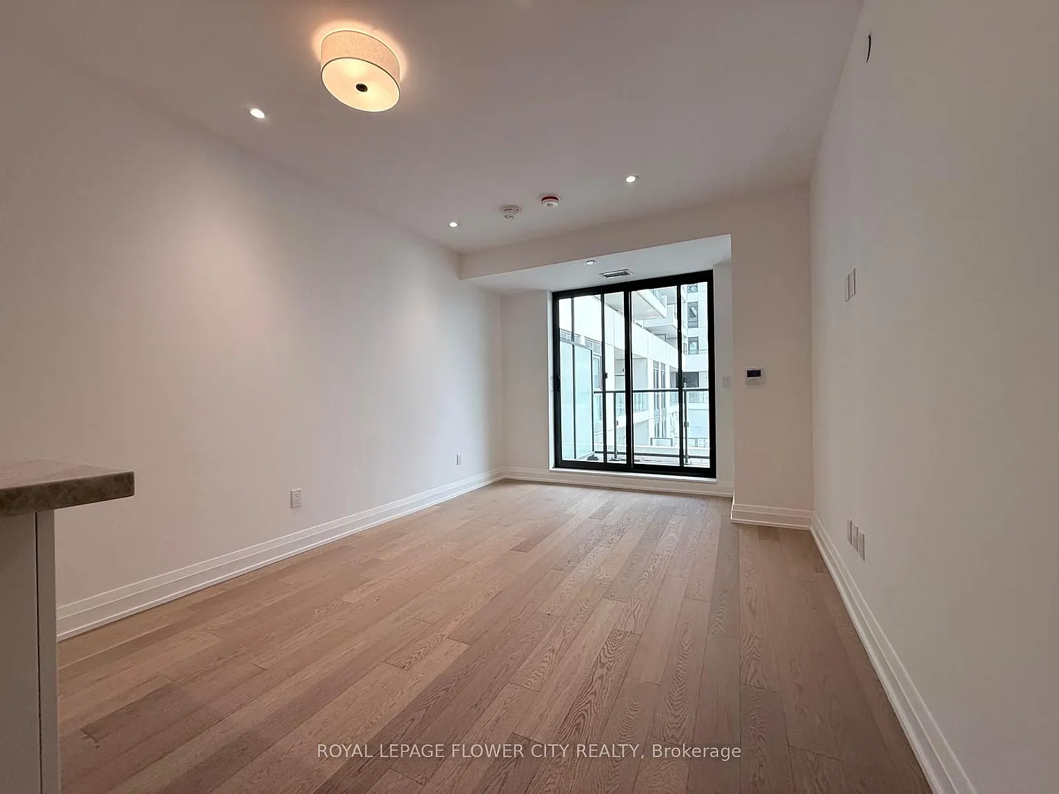 Glenhill Condominiums — Photo 2