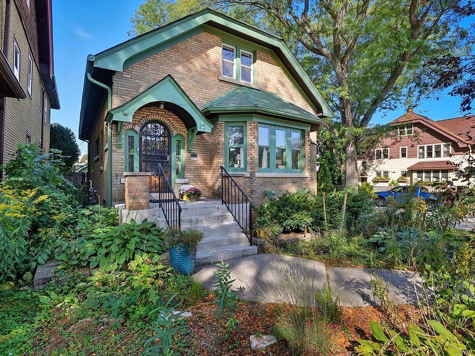 1st image of 3277 North Humboldt BOULEVARD