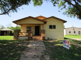 711 E McHarg St, Stamford, TX 79553