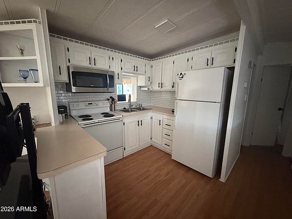 3rd image of 1147 S SIOUX Drive