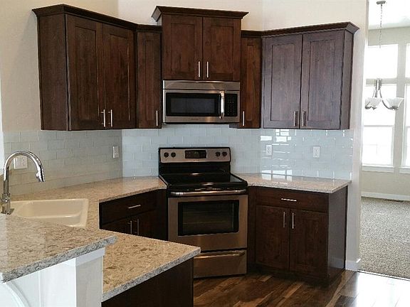 2nd image of 250 Canyon Crest Dr