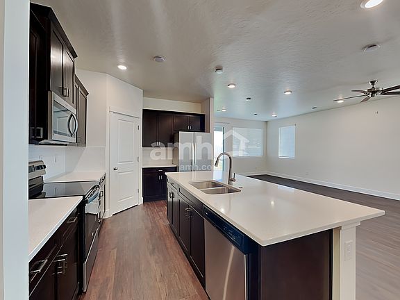 4th image of 1334 N Barkvine Ave