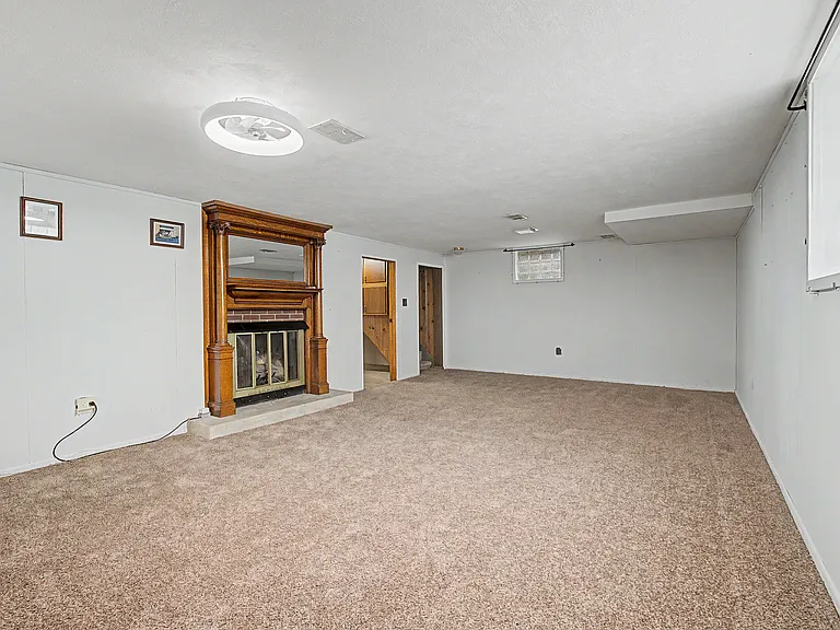 3707 E 4th St — Photo 31