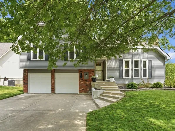 1012 S Winterbrooke Dr, Olathe, KS 66062