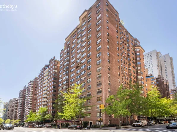 20 Sutton Place South image 17 of 17