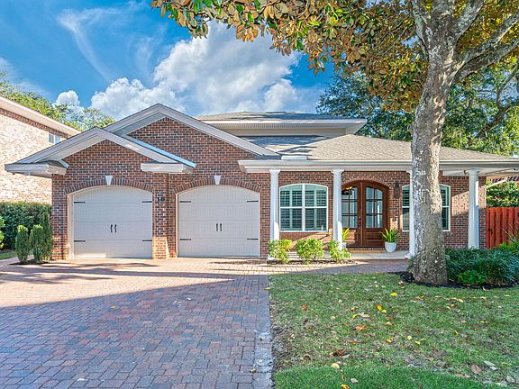 2nd image of 16 Plantation Oaks Dr