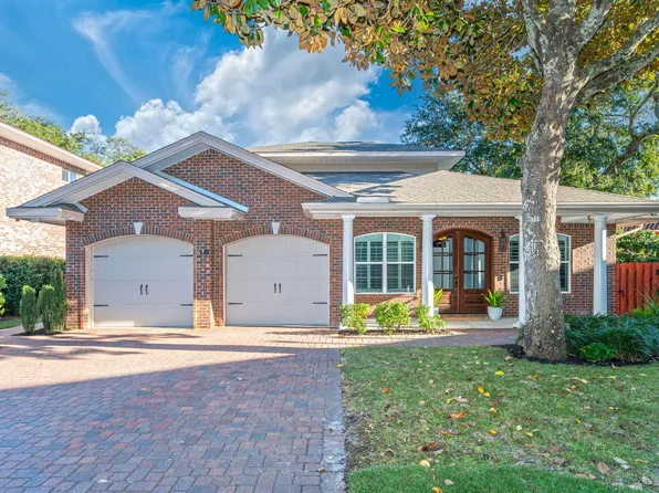 16 Plantation Oaks Dr, Mary Esther, FL 32569