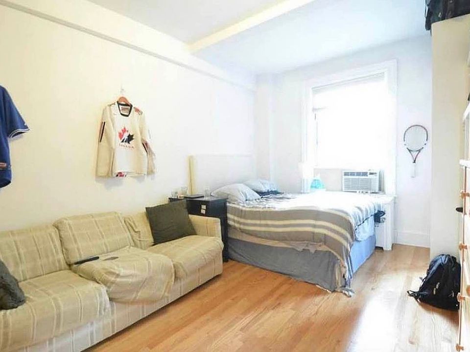 2nd image of 200 W 70th St #7Z