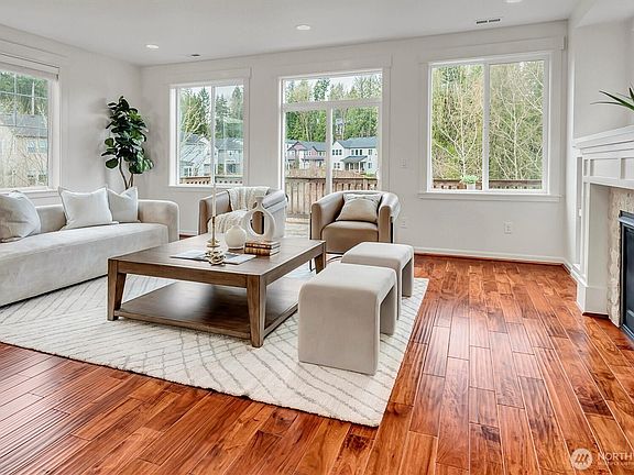 2nd image of 1421 246th Avenue NE