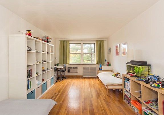 5th image of 679 W 239th St APT 4H