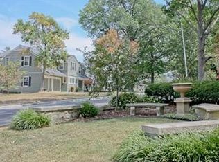 5549 Suwanee Rd, Fairway, KS 66205