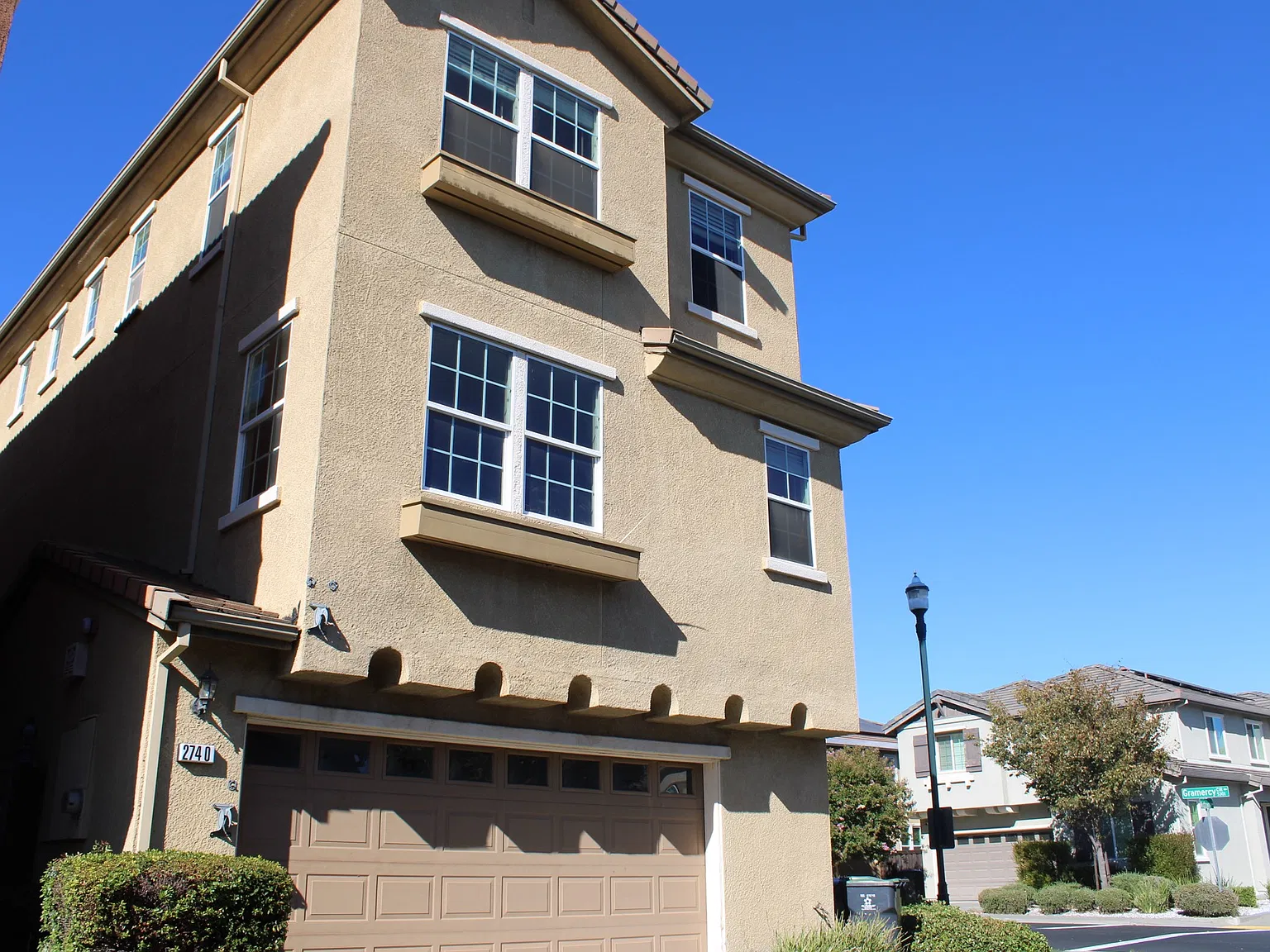 3 bed, 2.5 bath, 1850 sqft, $3,100 — Photo 1