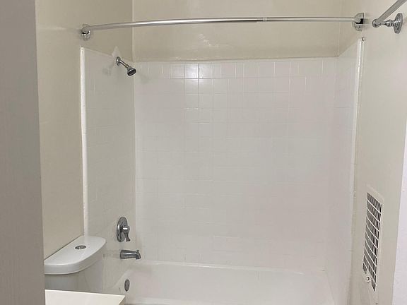 4th image of 700 Irolo St #5