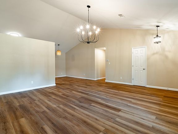 3rd image of 806 S 3rd St