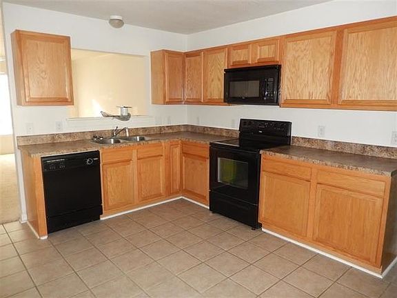 4th image of 601 Streamwood Dr