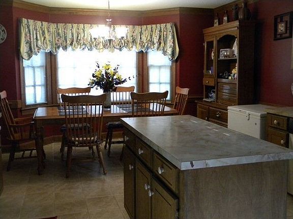 4th image of 1104 Beechwood Dr
