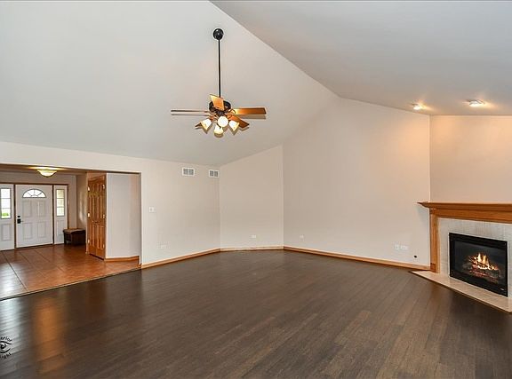 4th image of 1082 Southcreek Dr