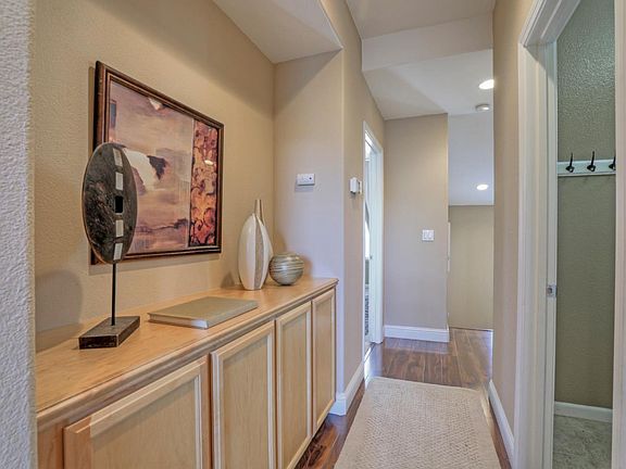4th image of 332 Heritage View Ter
