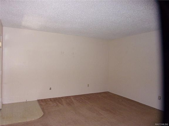 4th image of 2354 S Sandburg Pt