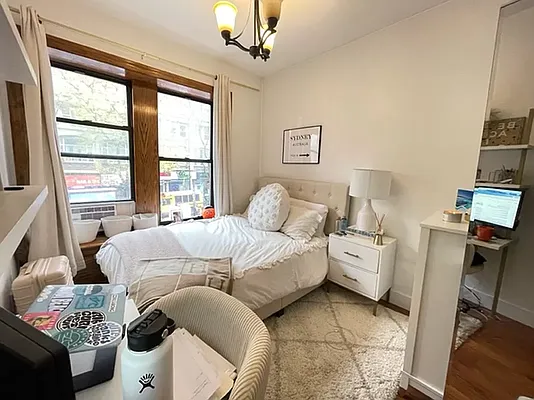 Rented by KNOCKKNOCK LLC | media 22