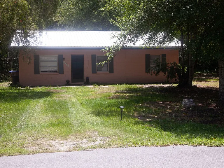 1671 School St — Photo 2