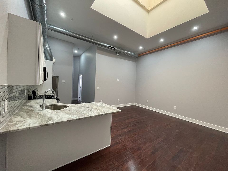 1st image of 300 Richmond St #7