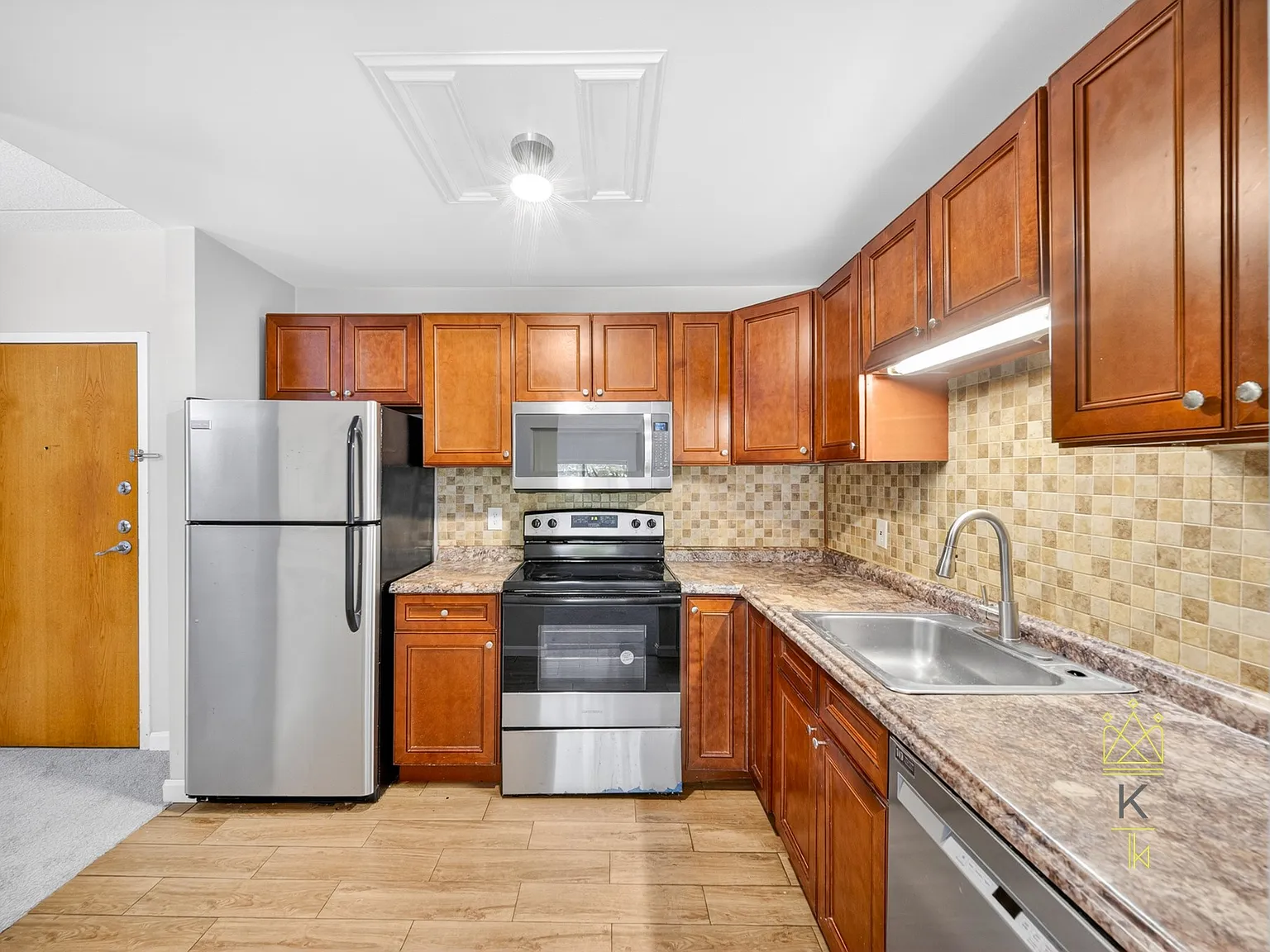 2 bed, 1.0 bath, 874 sqft, $2,400 — Photo 4