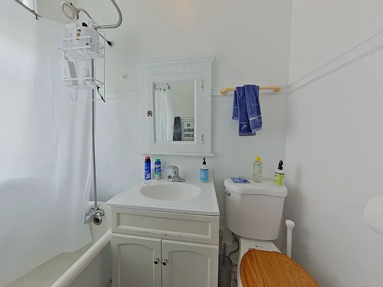 1015 W School St #3 — Photo 6