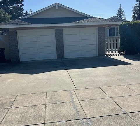 3rd image of 1154 Sanchez Way