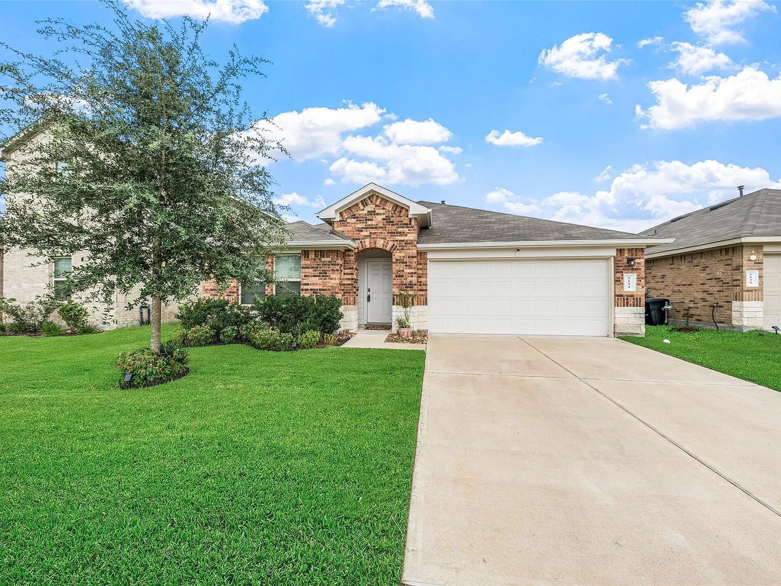 4 bed, 2.0 bath, 1960 sqft, $2,200 — Photo 1