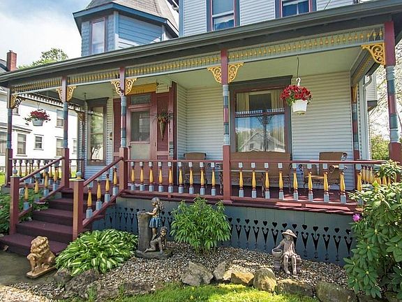 3rd image of 1028 E Main St