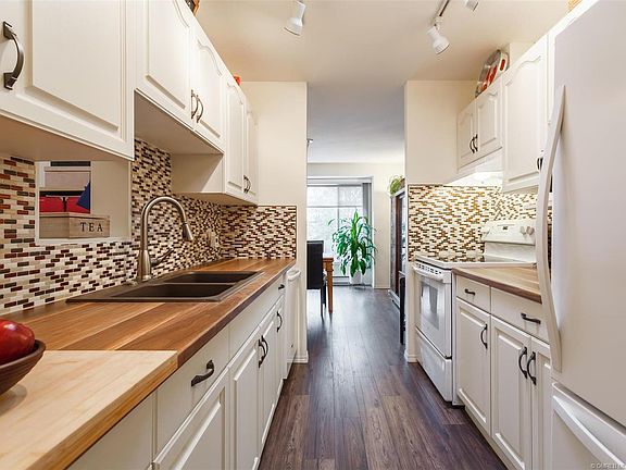 4th image of 3175 De Montreuil Ct #402