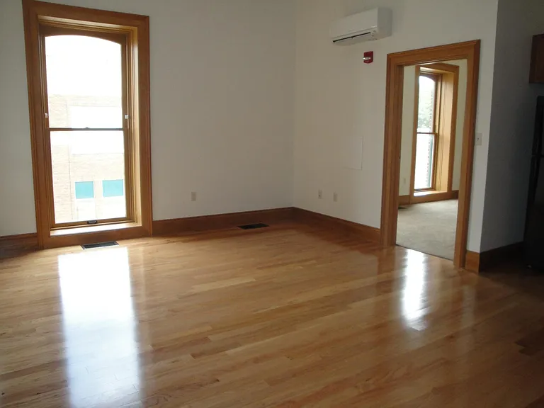 98 E Bremer Ave #203 — Photo 5