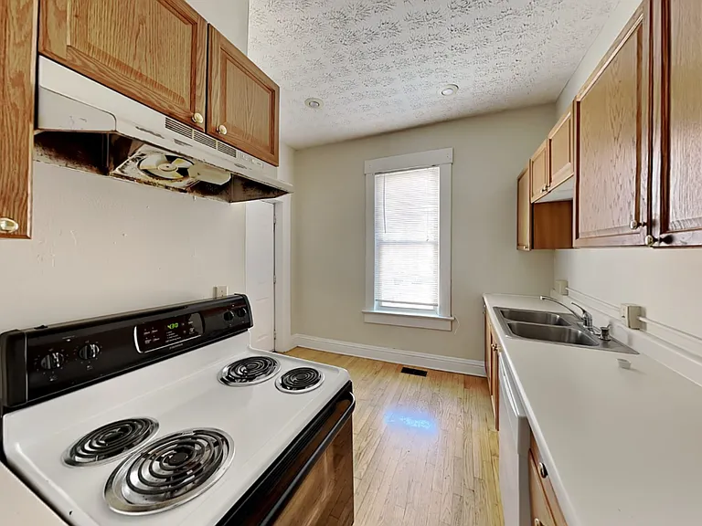 1633 Summit St #1635 — Photo 11