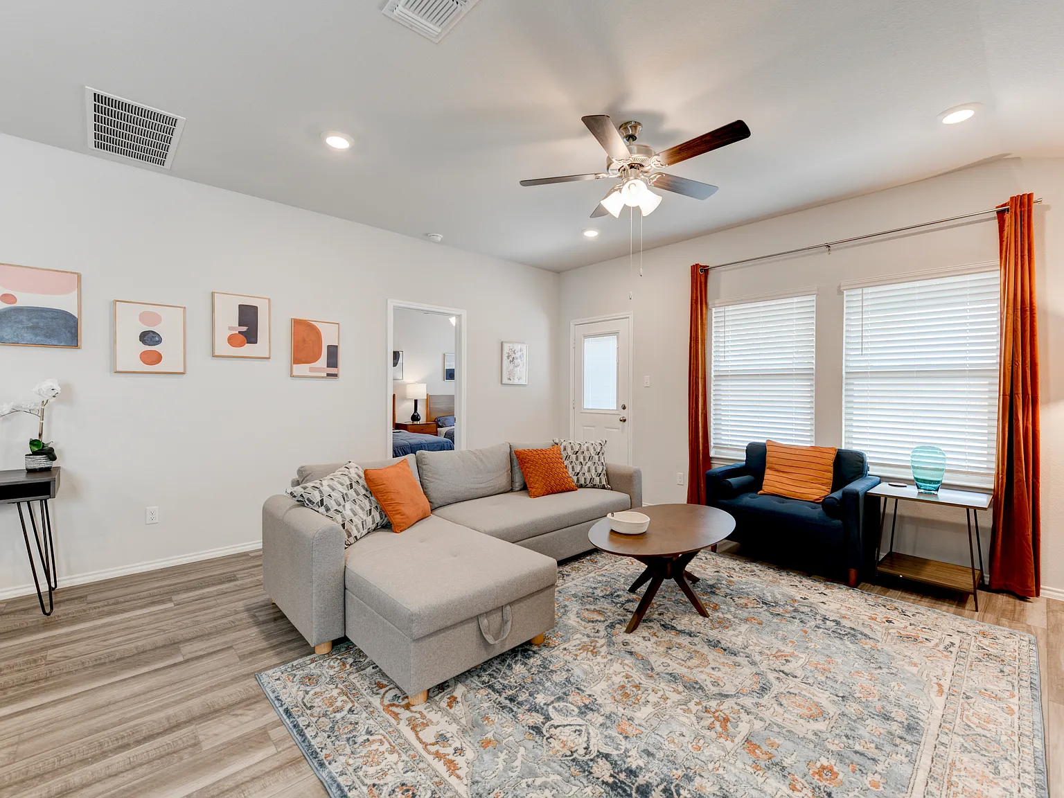 4 bed, 1600 sqft, $4,000 — Photo 2