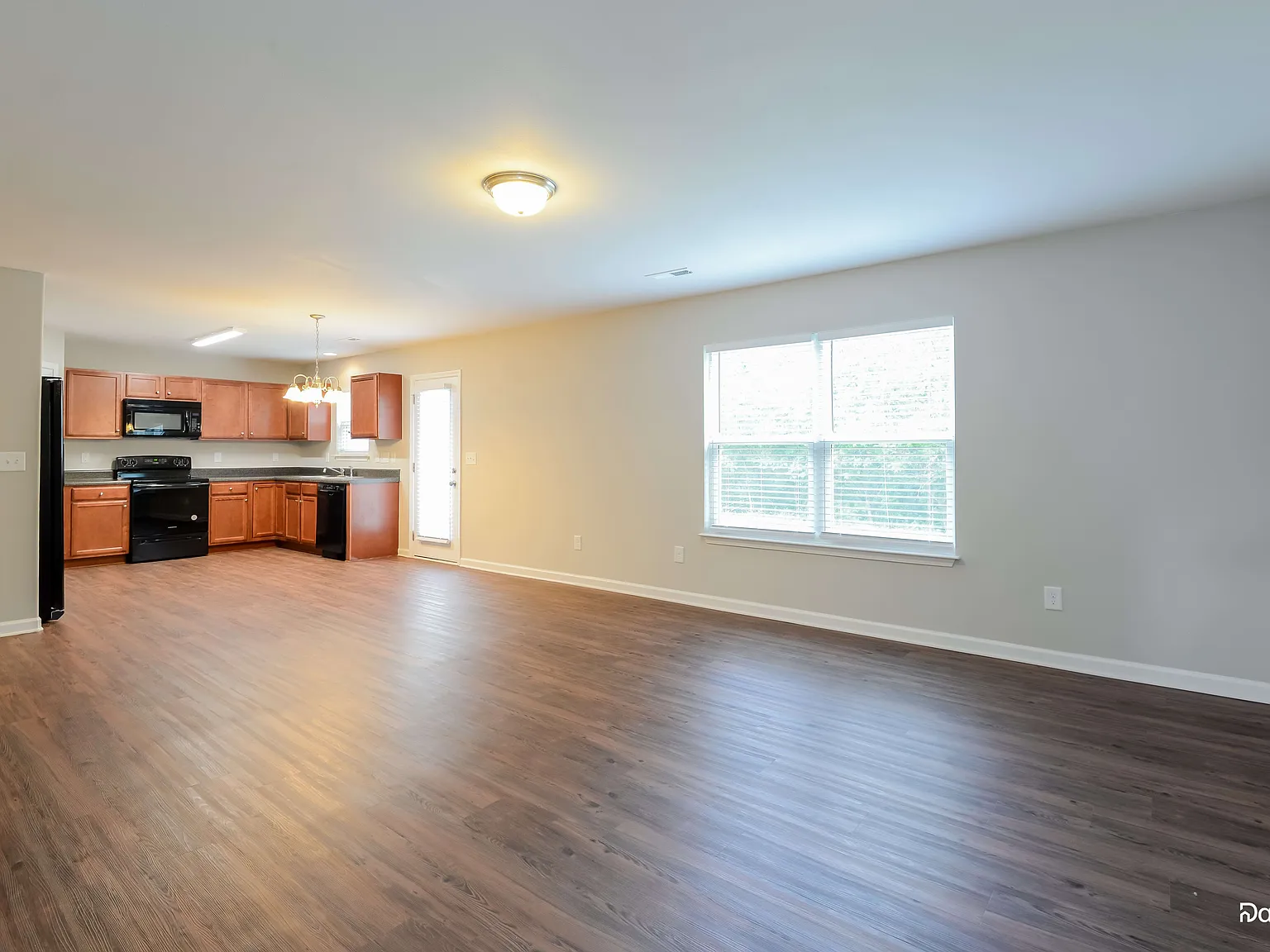 4 bed, 3.0 bath, 2007 sqft, $1,910 — Photo 3