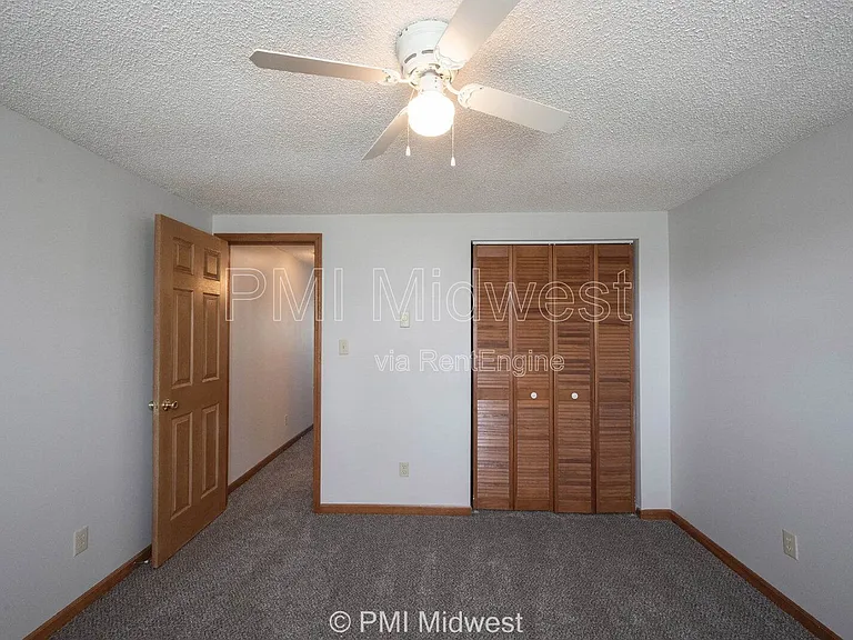 1708 S Market St — Photo 12