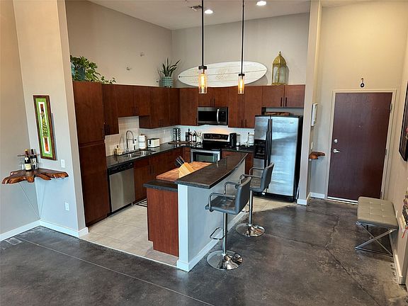 4th image of 300 S Australian Avenue #104