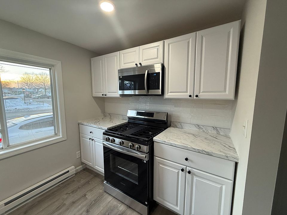 1st image of 547 Naugatuck Ave #1