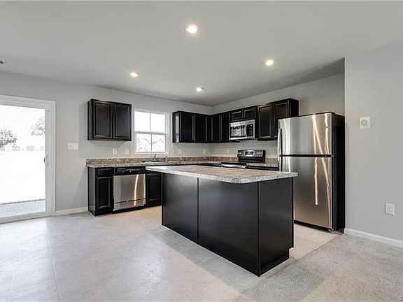 3rd image of 5432 Noble Ave