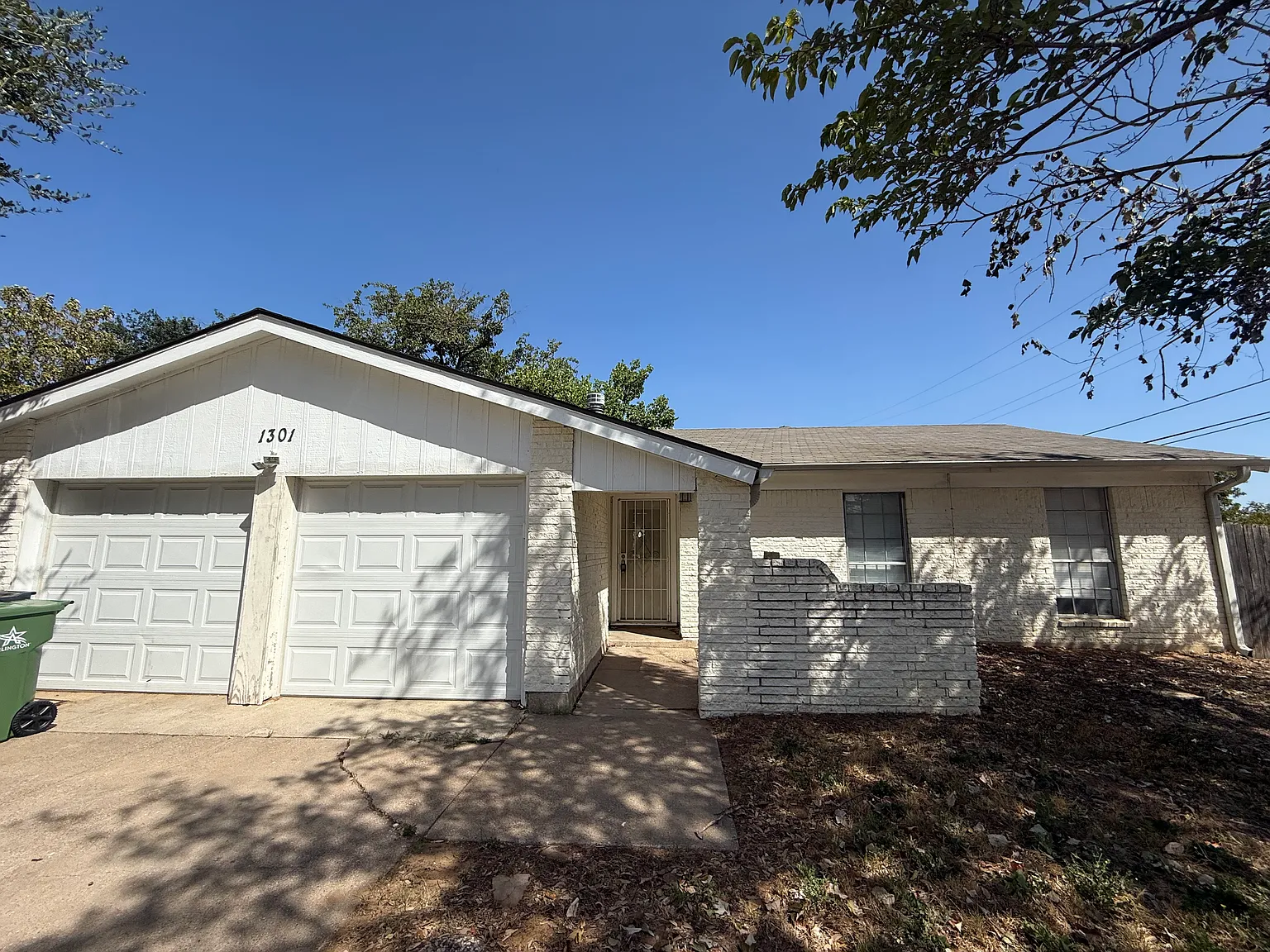 3 bed, 1268 sqft, $1,900 — Photo 1