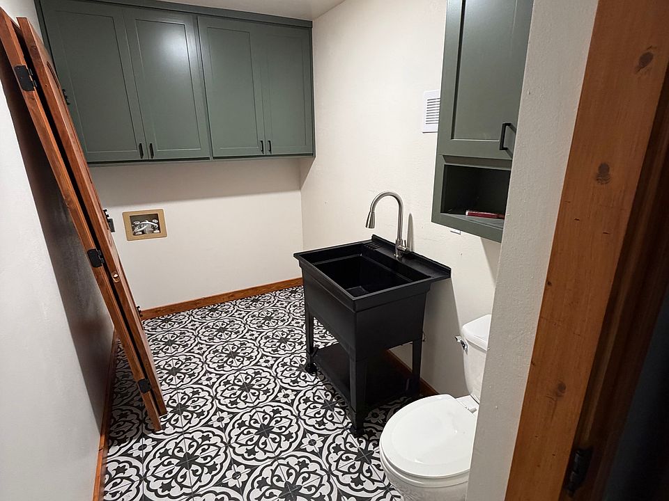 1st image of 507 E 11th St