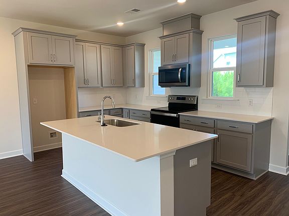 4th image of 205 Winding River Dr