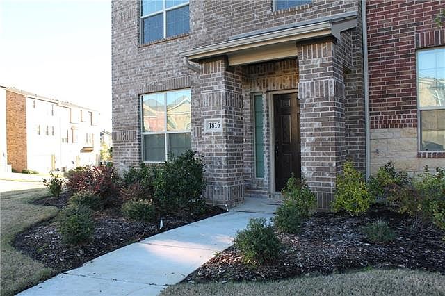 2nd image of 1816 English Ln