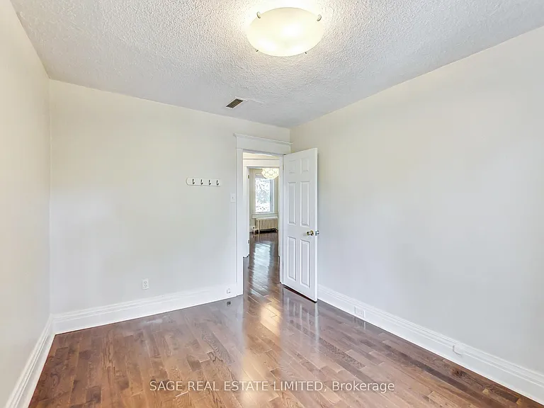 46 Alberta Ave — Photo 19